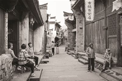 80年代镇江老照片：大市口，京江饭店，人民电影院，第二百货商店_建筑_城市_街景