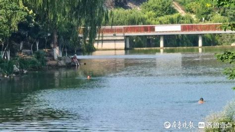 无视警示牌，不少市民带着孩子在危险水域野泳消暑 - 调查 - 新湖南