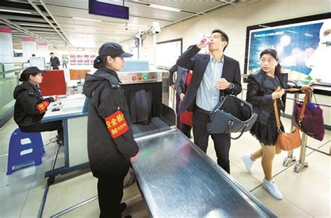 今早广州地铁一车厢突然冒烟，乘客被紧急疏散！_手机新浪网