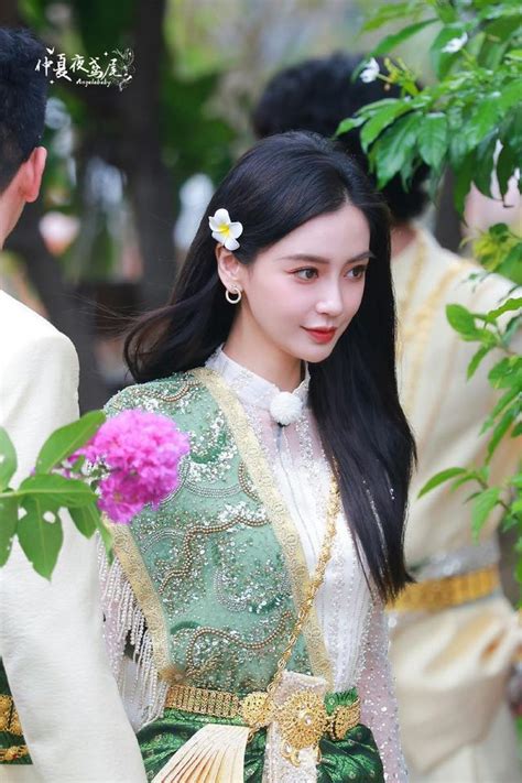 长裙温柔造型女生头像