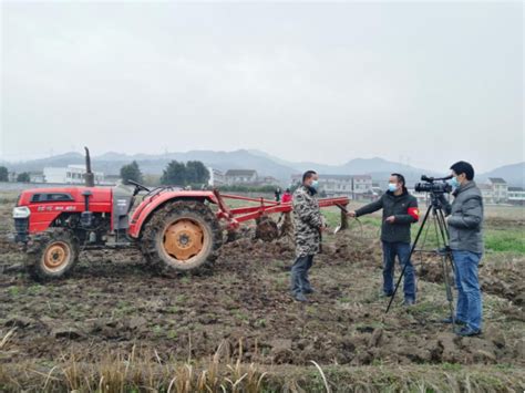 农机生产忙-天山网 - 新疆新闻门户