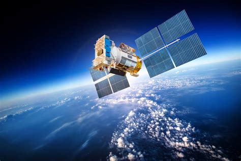 卫星是什么？有多少是围绕地球转的？人类何时发送了第一颗卫星？|卫星|人造卫星|地球_新浪新闻