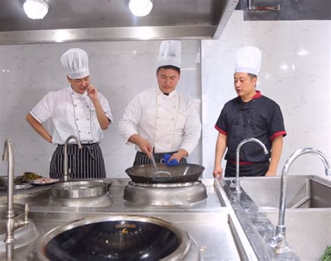 学厨师培训费用多少钱_学厨师_陕西新东方烹饪学校