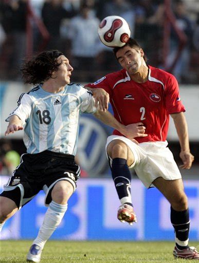 图文:[世预赛]阿根廷2-0智利 梅西不屈不挠-搜狐体育
