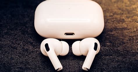 iPhone取消3.5mm耳机孔，AirPods称霸无线耳机市场