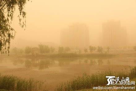 南疆迎来沙尘暴天气 黄沙遮天蔽日-高清图集-中国天气网新疆站