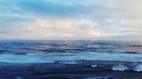浩瀚的大海蔚蓝无垠海的岩石海岸悬崖高清图片下载-正版图片506279493-摄图网