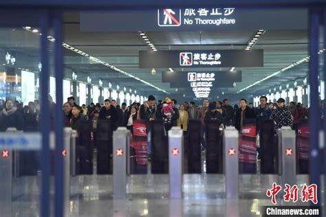 深圳春运首趟列车开出 1500多名旅客踏上回家路_坪山新闻网