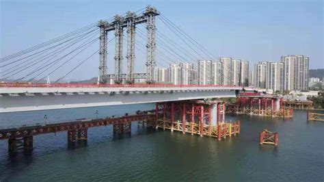 柳州凤凰岭大桥首个130米大跨度顶推施工顺利完成_县域经济网