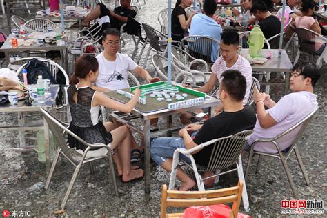 四川人打麻将图片