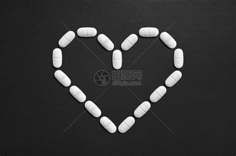 由药片制成的爱情符号心脏病发作和疾病的概念高血压或低血压药物爱和高清图片下载-正版图片505394194-摄图网
