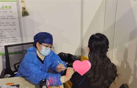 在沪18岁及以上台胞新冠疫苗加强针开打，台胞积极预约、接种_图片新闻_新闻中心_上海市青浦区人民政府