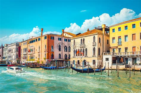 威尼斯,美丽浪漫的意大利城市海上与伟大的运河贡多拉斯高清图片下载-正版图片300558817-摄图网
