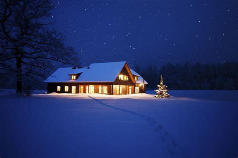 下雪 房子 晚上图片_下雪 房子 晚上图片下载_正版高清图片库-Veer图库
