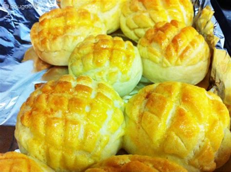 菠萝面包的做法_【图解】菠萝面包怎么做如何做好吃_菠萝面包家常做法大全_Claire卡尔_豆果美食