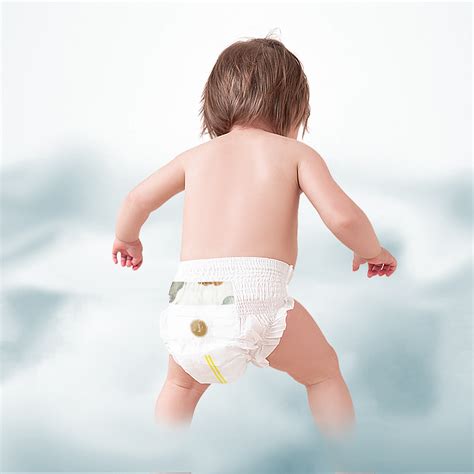 婴儿穿拉拉裤好还是穿纸尿裤好（宝宝穿纸尿裤好）-幼儿百科-魔术铺