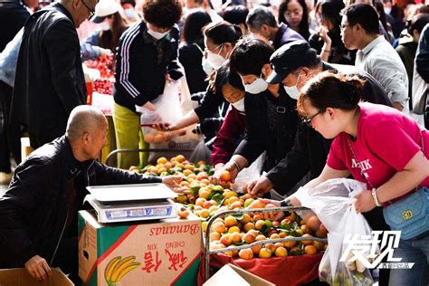 桂林两大早市， 黑山早市 和 西山早市 。除了买菜便宜，还藏着很多物美价廉的小吃。