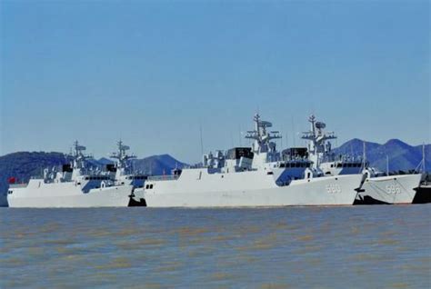 20385型轻型护卫舰首舰“轰鸣”号首次出海开始工厂试航位于圣彼得|轻型护卫舰|首舰|护卫舰_新浪新闻
