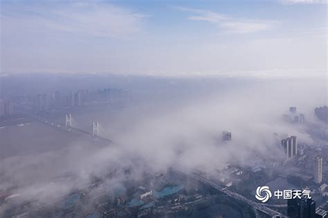 航拍武汉云雾缭绕 城市若隐若现-天气图集-中国天气网