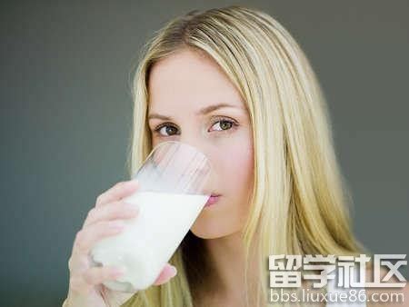 长期喝牛奶会导致乳腺癌？-牛奶-义乌新闻