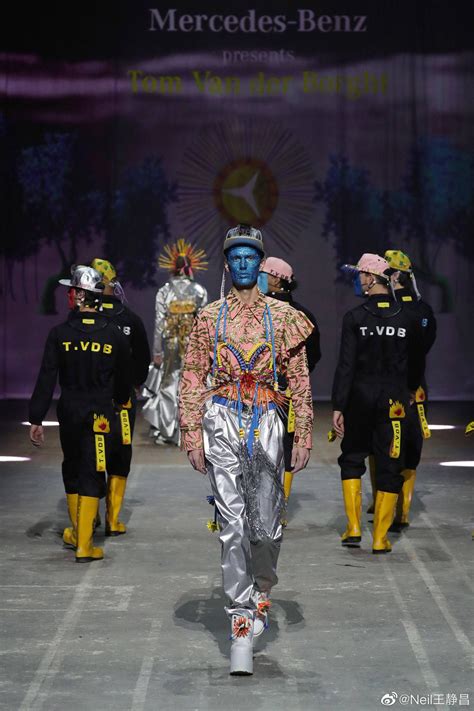 柏林时装周，Tom Van Der Borght 2021秋冬系列……|柏林时装周|秋冬系列|塑料管_新浪新闻