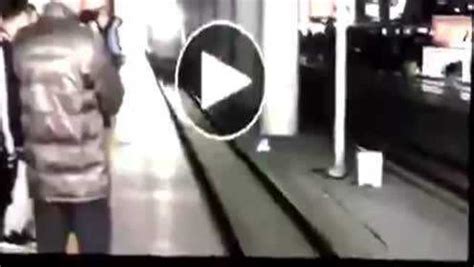 惊人！南京南站一男子被进站高铁列车卡住下半身不幸身亡_腾讯视频