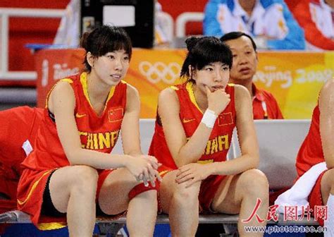 组图：中国女篮双胞胎姐妹花引人瞩目_新闻中心_新浪网