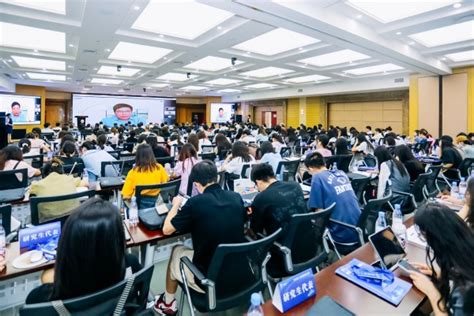 【媒体聚焦】重庆广电第一眼：促进人工智能技术的普及和推广 这一高峰论坛在渝举行-重庆师范大学