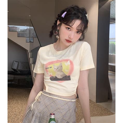 短款t恤甜美女生头像
