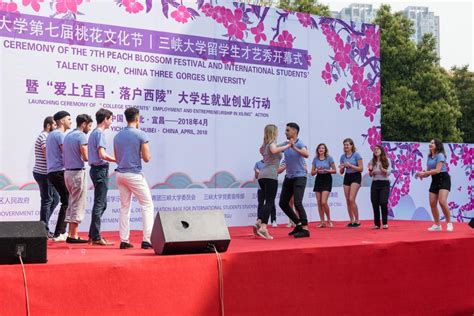 【三峡商报】三大桃花节开幕喜迎4万游客-三峡大学索源网