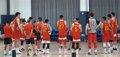 新一届中国男篮24人集训名单公布，宏远新锐胡明轩、杜润旺、徐杰入选