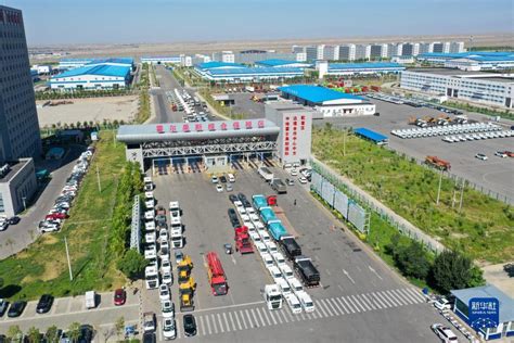 新疆霍尔果斯：外贸商品车出口量持续攀升_时图_图片频道_云南网