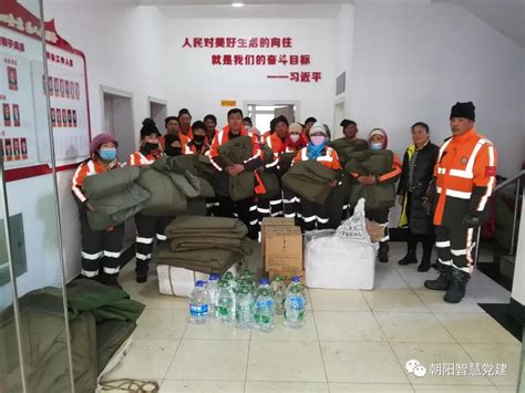 上海市长宁区人民政府-区情-天山中医医院将2000余箱抗疫中药送至一线