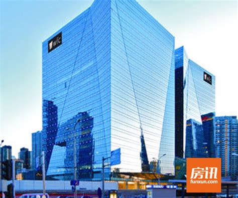 重庆环球金融中心星型幕墙奢华立面逐步呈现_幕墙专区_幕墙网