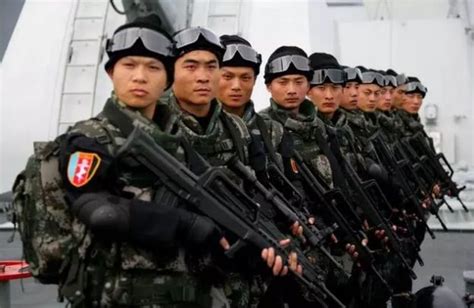 蛟龙突击队升级新型单兵装备 新步枪冲锋枪同步列装_手机新浪网