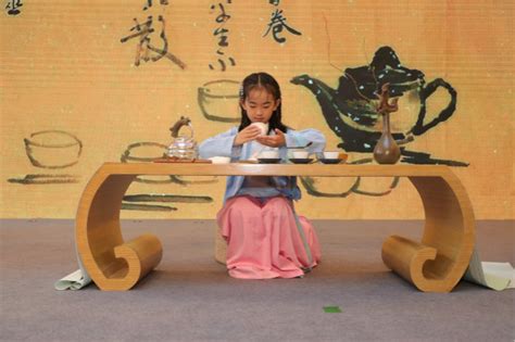 简约复古中国文化茶文化活动策划PPT模版_卡卡办公
