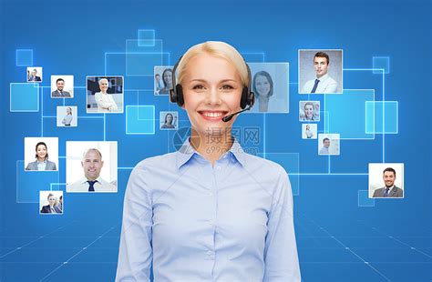 商业,沟通,合作人的快乐的女帮助热线运营商与耳机蓝色背景图标的联系人客户高清图片下载-正版图片300665235-摄图网