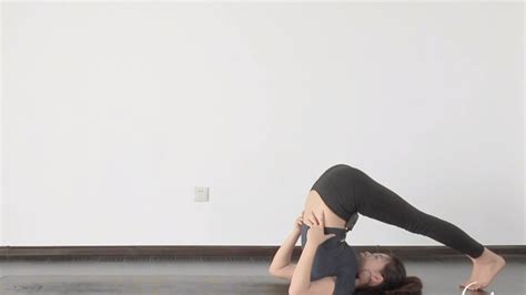 练练瑜珈抻抻懒筋