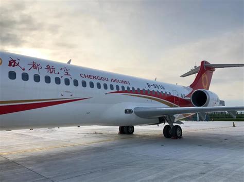 又一架ARJ21飞机完成首次生产试飞，已有5架交付使用_广东频道_凤凰网