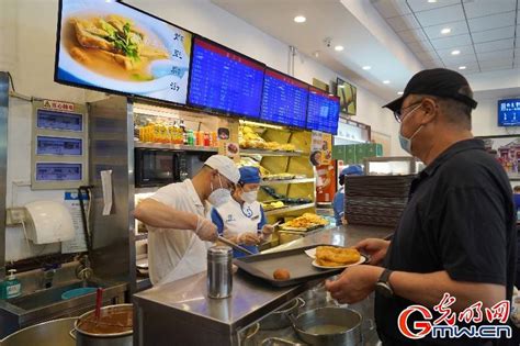 【组图】北京大部分区域恢复堂食 6日零时簋街餐馆迎来首拨食客