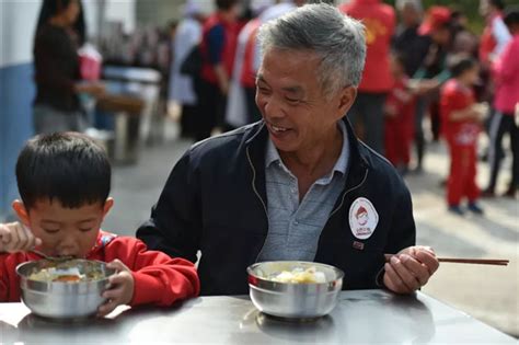 杭州公交呼吁年轻人搀扶老年人上下车 - 杭网原创 - 杭州网