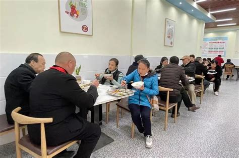 为老人服务！平江这个社区率先办起公益食堂-平江县政府门户网