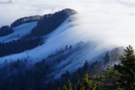 云雾缭绕的瑞士山脉8k风景壁纸_4K风景图片高清壁纸_墨鱼部落格
