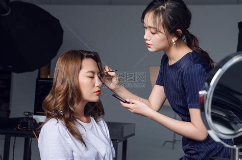 化妆基础课程 - 化妆培训 - 首脑美容美发化妆美甲培训学校