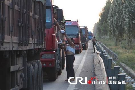 京藏高速堵车8天 上千辆车滞留 从河北排到内蒙--经济频道--人民网