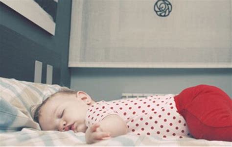 宝宝睡觉姿势和性格有关吗 怎么从睡觉姿势看出宝宝的性格 _八宝网