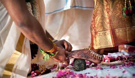 印度200对穆斯林新人举办集体婚礼场面壮观_大众网