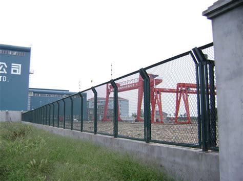 光伏区护栏及Y型围墙围栏-技术文章-安平县东隆金属护栏网业制造有限公司
