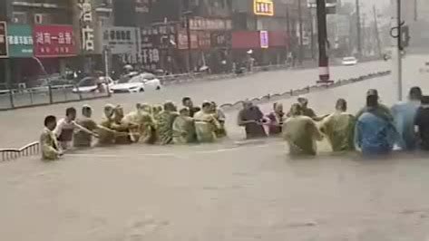 7月20日河南多地遭特大暴雨袭击！道路成河、地铁被淹！望平安🙏_新浪新闻