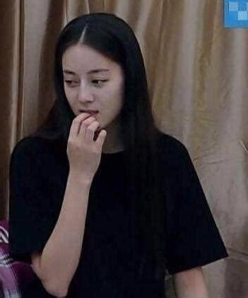迪丽热巴素颜图片